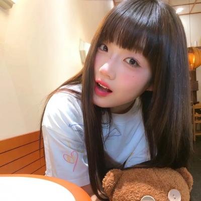 9顶假发的女孩